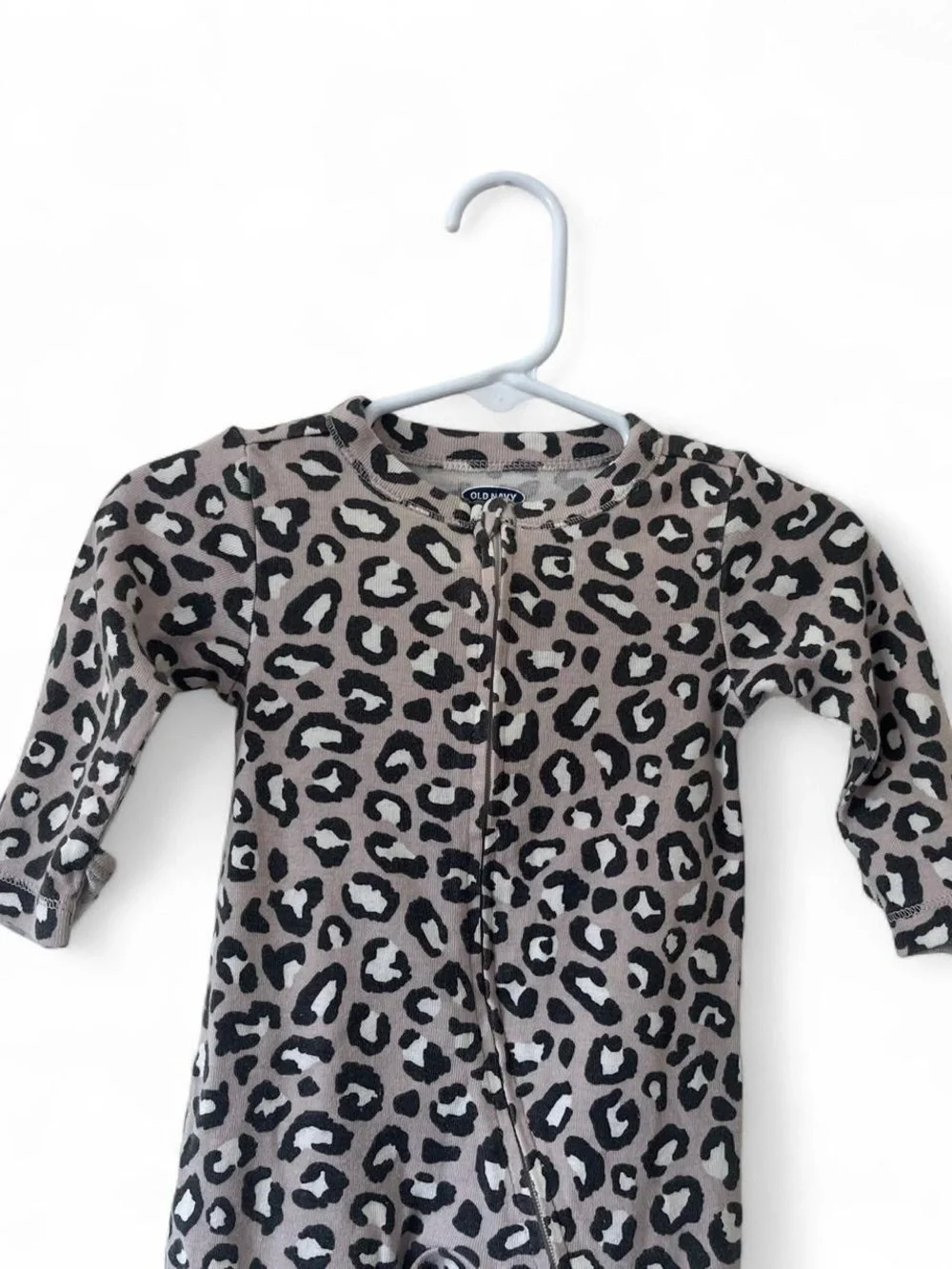 0-3M Girl 100% Cotton Old Navy One Piece Cheetah Print Coverall Sleeper Onesie